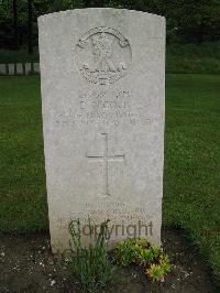 Etaples Military Cemetery - Nicoll, David