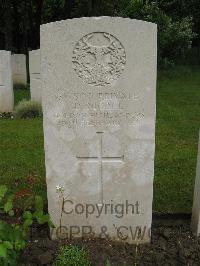 Etaples Military Cemetery - Nicoll, D