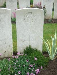 Etaples Military Cemetery - Nicolson, J
