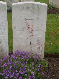 Etaples Military Cemetery - Nimmo, J