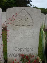 Etaples Military Cemetery - Nisbet, John Hamilton