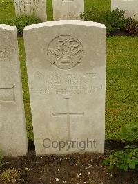 Etaples Military Cemetery - Nixon, Fred