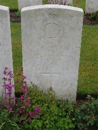 Etaples Military Cemetery - Noble, Thomas