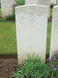 Etaples Military Cemetery - Nolan, W J