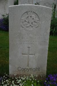 Etaples Military Cemetery - North, Lionel