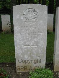 Etaples Military Cemetery - Northey, R
