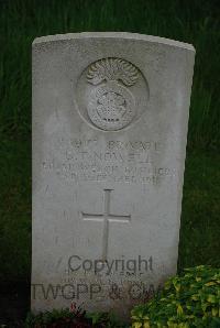 Etaples Military Cemetery - Nowell, G T