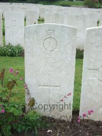 Etaples Military Cemetery - Nuth, C