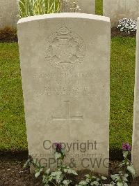 Etaples Military Cemetery - Nye, George Maurice