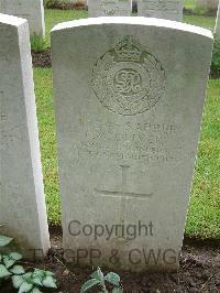 Etaples Military Cemetery - Oliver, Charles William