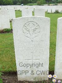 Etaples Military Cemetery - Oliver, D