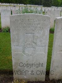 Etaples Military Cemetery - Oliver, David Adam