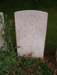 Etaples Military Cemetery - Oliver, Ernest John