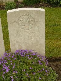 Etaples Military Cemetery - Onion, J