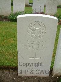 Etaples Military Cemetery - Oram, Eric William