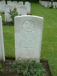 Etaples Military Cemetery - Orange, Percy James