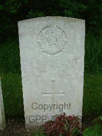 Etaples Military Cemetery - Osborne, P