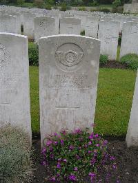 Etaples Military Cemetery - Osborne, R