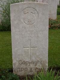 Etaples Military Cemetery - Ottaway, Clarence George