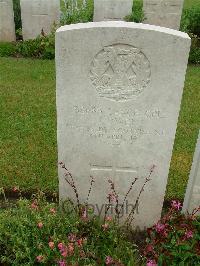 Etaples Military Cemetery - Owen, James
