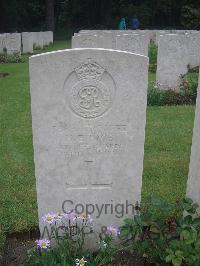 Etaples Military Cemetery - Page, H E
