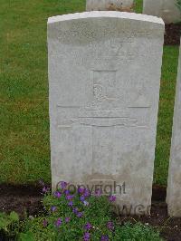 Etaples Military Cemetery - Pagett, J