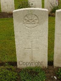 Etaples Military Cemetery - Painter, Clarence