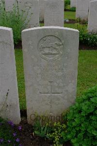 Etaples Military Cemetery - Painter, L