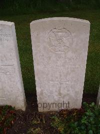 Etaples Military Cemetery - Palmer, R W