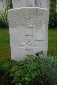 Etaples Military Cemetery - Palmer, W