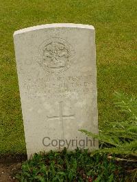 Etaples Military Cemetery - Pardey, William Leslie