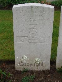 Etaples Military Cemetery - Parker, Alfred John