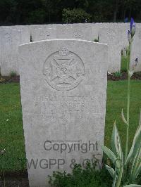 Etaples Military Cemetery - Parker, C N