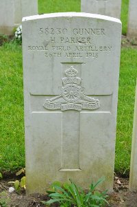 Etaples Military Cemetery - Parker, H