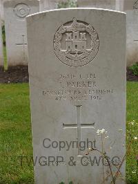 Etaples Military Cemetery - Parker, J