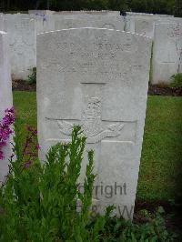 Etaples Military Cemetery - Parker, Robert