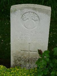 Etaples Military Cemetery - Parker, Roland