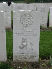 Etaples Military Cemetery - Parker, Thomas Logan
