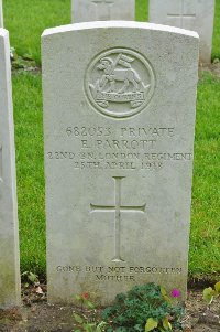 Etaples Military Cemetery - Parrott, Edward