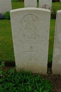 Etaples Military Cemetery - Parry, Joseph