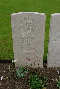 Etaples Military Cemetery - Parry, John William