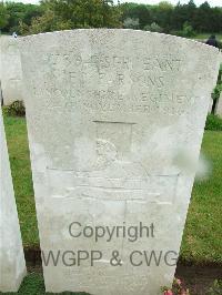 Etaples Military Cemetery - Parsons, F T