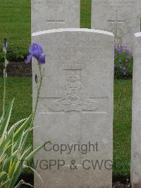 Etaples Military Cemetery - Parsons, John F