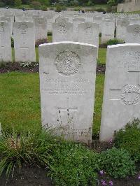Etaples Military Cemetery - Parsons, T