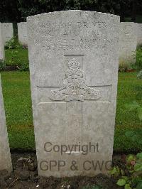 Etaples Military Cemetery - Patchett, Thomas A.