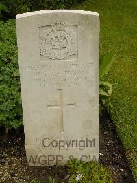 Etaples Military Cemetery - Paterson, Hugh Trevor