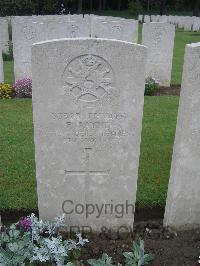 Etaples Military Cemetery - Payne, F