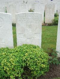 Etaples Military Cemetery - Payne, W