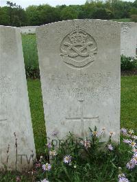 Etaples Military Cemetery - Payton, W