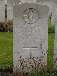 Etaples Military Cemetery - Pearce, E A